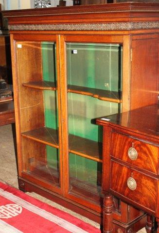 Late Victorian mahogany 2 door glazed cabinet